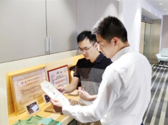 茍強秘書(shū)長(cháng)赴市青年志愿者協(xié)會(huì )、大運會(huì )志愿者工作組交流