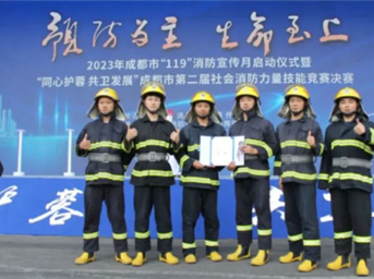 從火光中走來(lái)，“我們就是成都環(huán)球中心最后的防火墻”