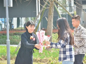 祝福@你 | 春風(fēng)十里，不如有你