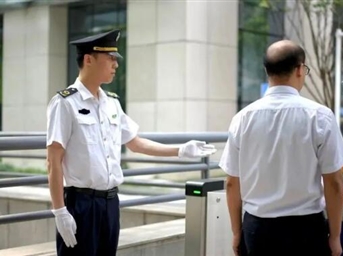 迎高溫，戰酷暑！ ——致敬高溫下執著(zhù)堅守的銀杏人